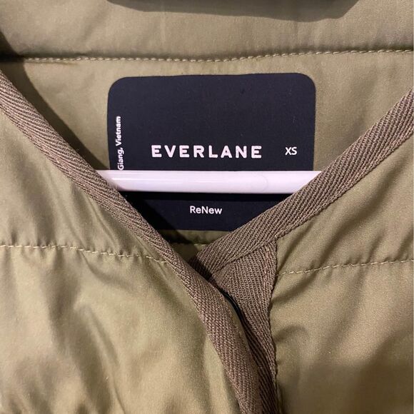 Everlane XS Olive Green Puffer Jacket - Picture 2 of 3